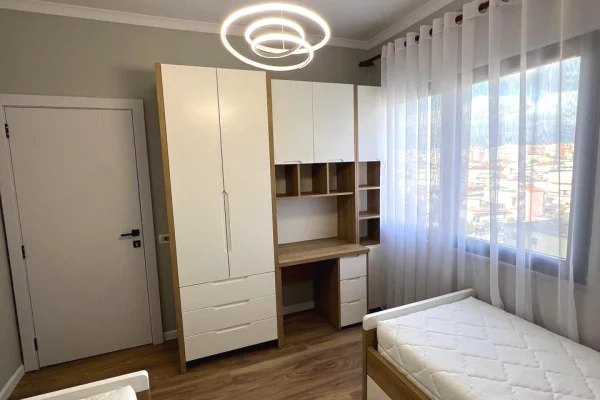 Shtepi ne shitje Apartament ne Tirane, 2+1, Mobilimi E mobiluar, Pagesa 142,997  Euro.