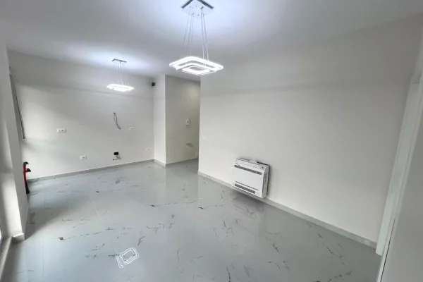 Ambient biznesi me qera 3+1 ne Tirane - 497 Euro