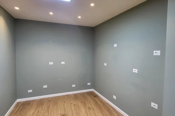 Ambient biznesi me qera 3+1 ne Tirane - 1,597 Euro