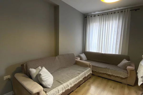 Shtepi ne shitje Apartament ne Tirane, 2+1, Mobilimi E mobiluar, Pagesa 140,897  Euro.