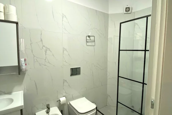 Shtepi ne shitje Apartament ne Tirane, 2+1, Mobilimi E mobiluar, Pagesa 140,897  Euro.