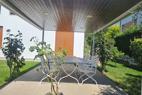 Shtepi me qera 4+1 ne Tirane - 2,497 Euro