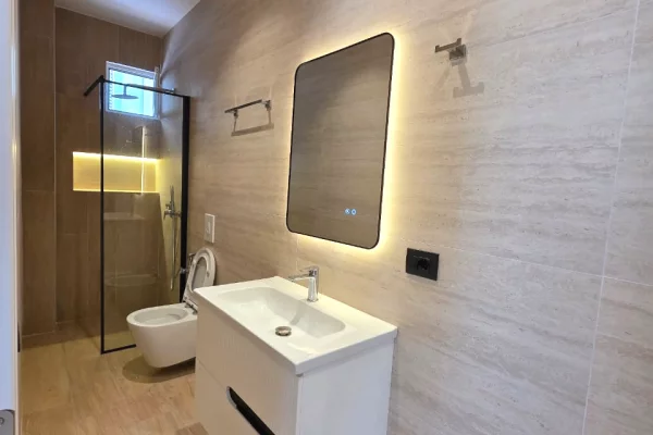 Shtepi ne shitje Apartament ne Tirane, 1+1, Mobilimi E mobiluar, Pagesa 121,997  Euro.