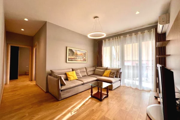 Shtepi ne shitje Apartament ne Tirane, 2+1, Mobilimi E mobiluar, Pagesa 194,997  Euro.