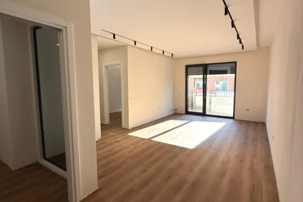 Shtepi ne shitje Apartament ne Tirane, 2+1, Mobilimi Bosh, pa mobiluar, Pagesa 329,997  Euro.