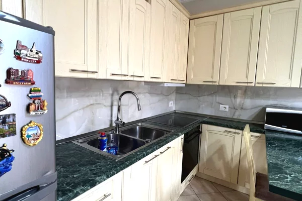 Shtepi me qera Apartament ne Tirane, 2+1, Mobilimi E mobiluar, Pagesa 697  Euro.