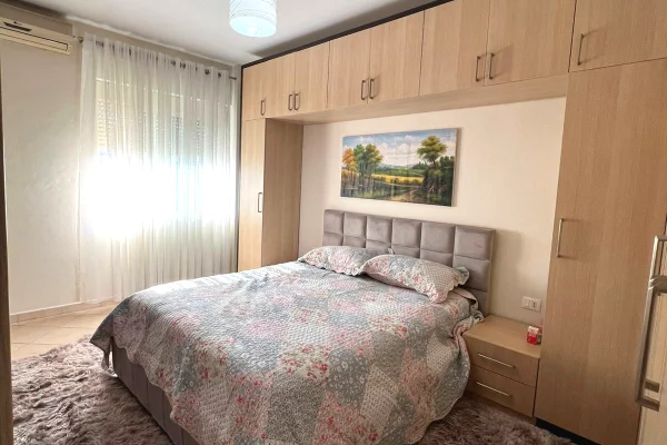 Shtepi me qera Apartament ne Tirane, 2+1, Mobilimi E mobiluar, Pagesa 697  Euro.