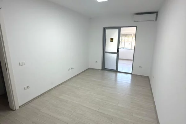 Ambient biznesi me qera 3+1 ne Tirane - 997 Euro