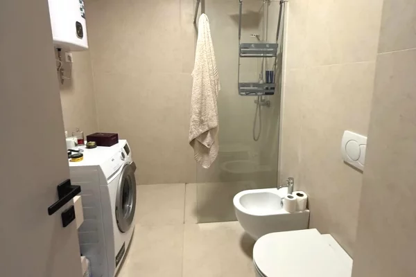 Shtepi me qera Apartament ne Tirane, 1+1, Mobilimi E mobiluar, Pagesa 1,097  Euro.