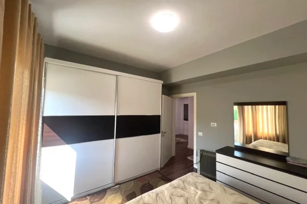 Shtepi me qera Shtepi Private ne Tirane, 4+1, Mobilimi E mobiluar, Pagesa 1,197  Euro.