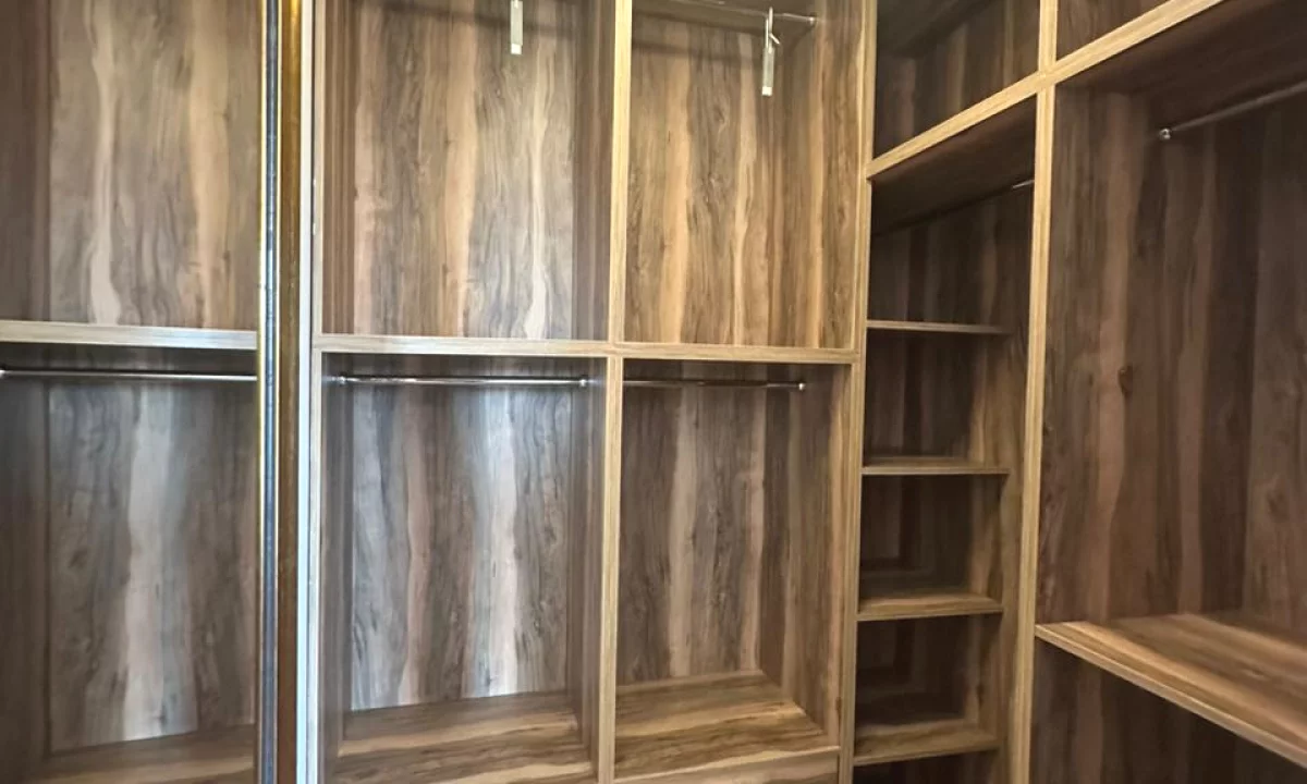 Shtepi me qera Apartament ne Tirane, 1+1, Mobilimi E mobiluar, Pagesa 1,297  Euro.