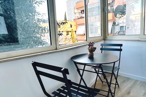 Shtepi me qera Apartament ne Tirane, 2+1, Mobilimi E mobiluar, Pagesa 1,497  Euro.