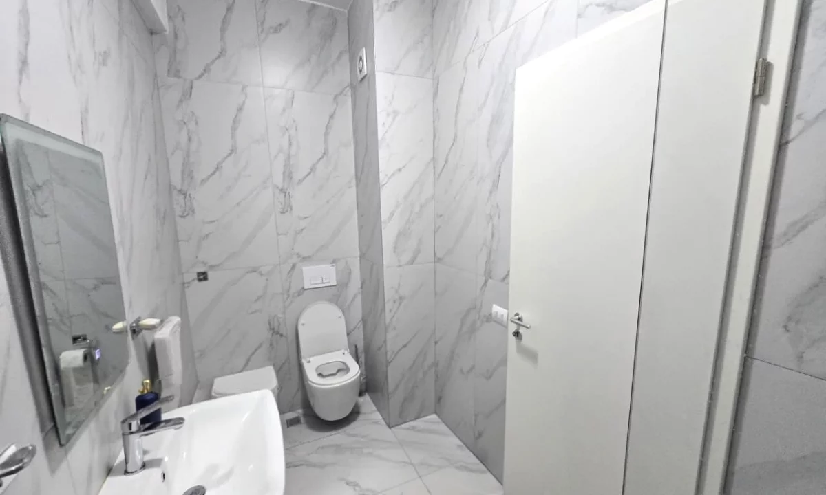 Appartamento in vendita a Tirana 1+1, Arredato