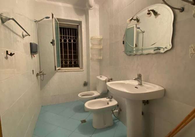 Shtepi me qera Apartament ne Tirane, 3+1, Mobilimi Bosh, pa mobiluar, Pagesa 38,000  Leke.