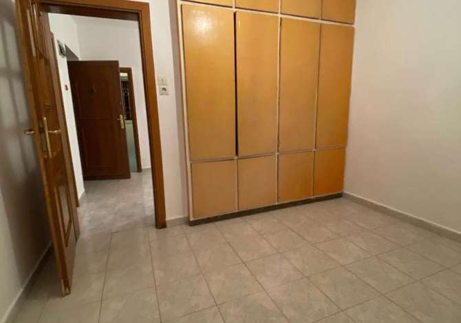 Shtepi me qera Apartament ne Tirane, 3+1, Mobilimi Bosh, pa mobiluar, Pagesa 38,000  Leke.