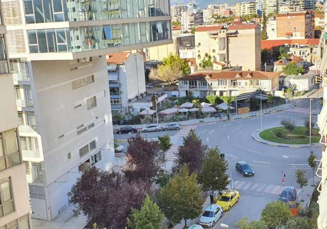 Ambient biznesi me qera 2+1 ne Tirane - 3,000 Euro