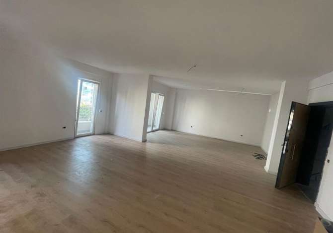 Ambient biznesi me qera 3+1 ne Tirane - 1,500 Euro
