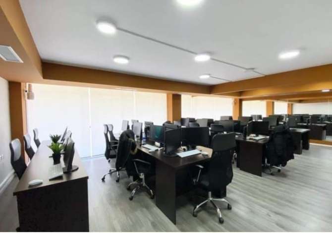 Ambient biznesi me qera 3+1 ne Tirane - 3,500 Euro