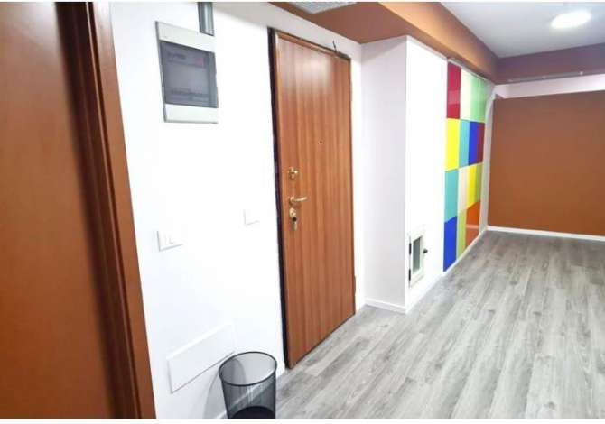 Ambient biznesi me qera 3+1 ne Tirane - 3,500 Euro