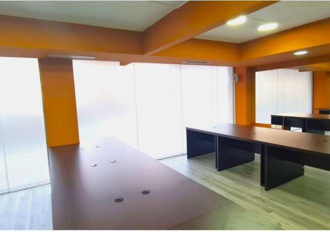 Ambient biznesi me qera 3+1 ne Tirane - 3,500 Euro