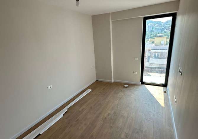 Ambient biznesi me qera 3+1 ne Tirane - 1,200 Euro