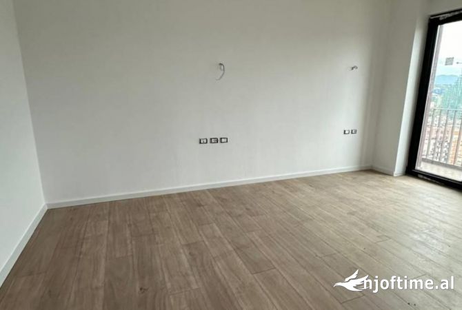 Ambient biznesi me qera 3+1 ne Tirane - 1,200 Euro