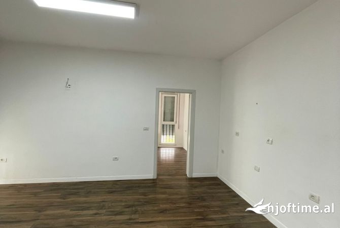 Ambient biznesi me qera 3+1 ne Tirane - 800 Euro