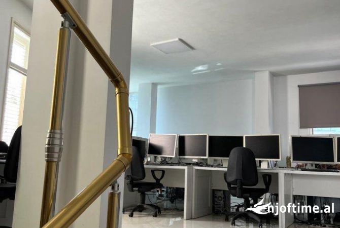 Ambient biznesi me qera 3+1 ne Tirane - 2,000 Euro