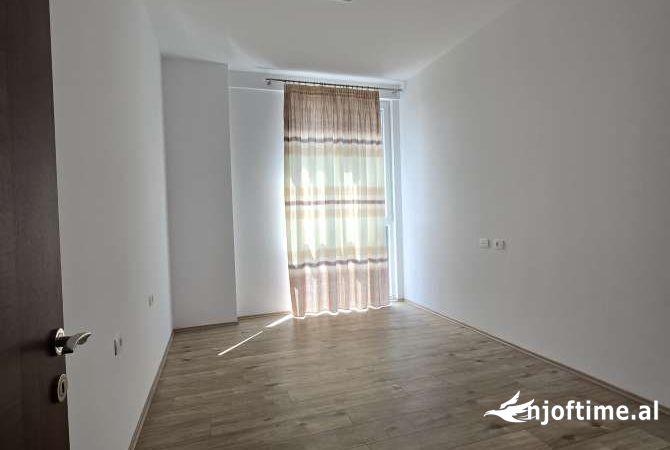 Ambient biznesi me qera 3+1 ne Tirane - 700 Euro