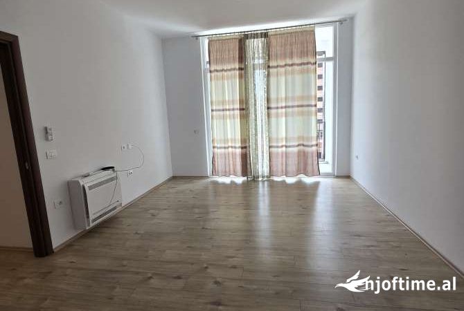Ambient biznesi me qera 3+1 ne Tirane - 700 Euro