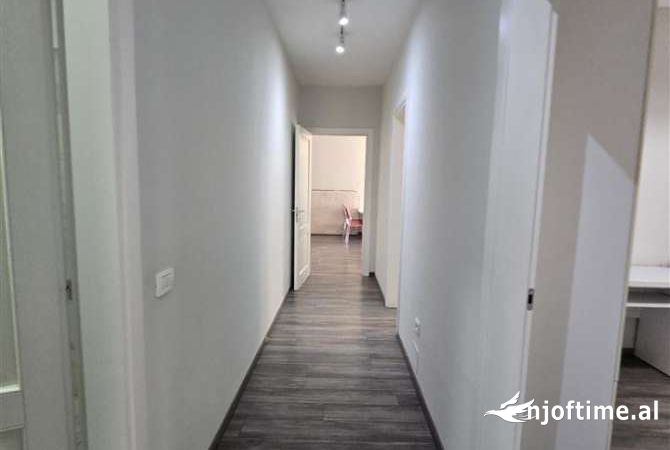 Casa in affitto 3+1 a Tirana - 1,000 Euro