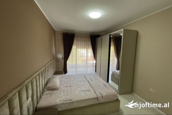 Shtepi me qera 3+1 ne Tirane - 1,300 Euro