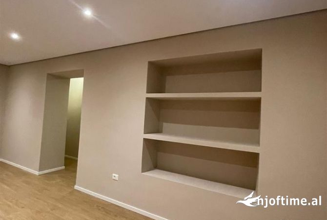 Ambient biznesi me qera 3+1 ne Tirane - 900 Euro