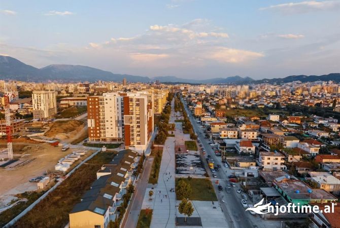 Ambient biznesi me qera 3+1 ne Tirane - 3,500 Euro