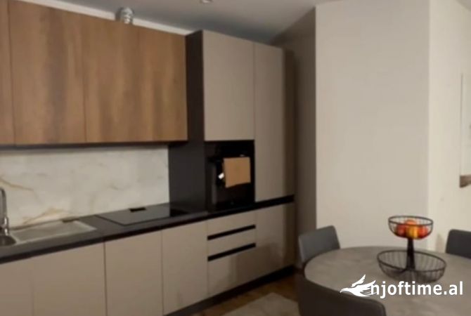 Shtepi me qera 2+1 ne Tirane - 1,200 Euro