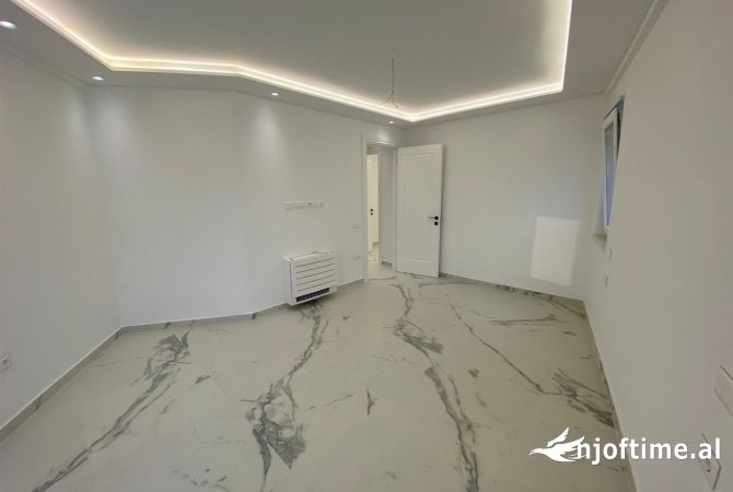 Ambient biznesi me qera 3+1 ne Tirane - 1,000 Euro