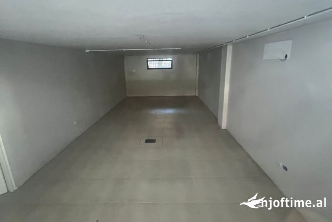 Ambient biznesi me qera 3+1 ne Tirane - 2,500 Euro