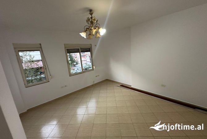 Shtepi me qera 2+1 ne Tirane - 500 Euro