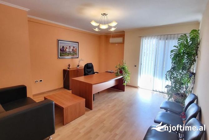 Ambient biznesi me qera 3+1 ne Tirane - 600 Euro