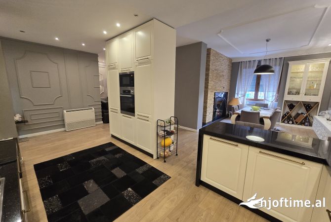 Shtepi me qera 2+1 ne Tirane - 1,600 Euro