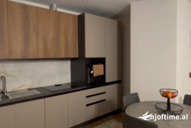 Shtepi me qera 2+1 ne Tirane - 1,200 Euro