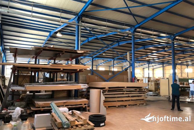 Ambient biznesi me qera 4+1 ne Tirane - 7,000 Euro