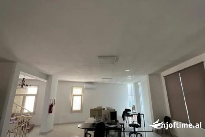 Ambient biznesi me qera 3+1 ne Tirane - 2,000 Euro