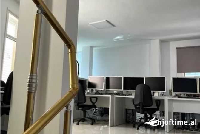 Ambient biznesi me qera 3+1 ne Tirane - 2,000 Euro
