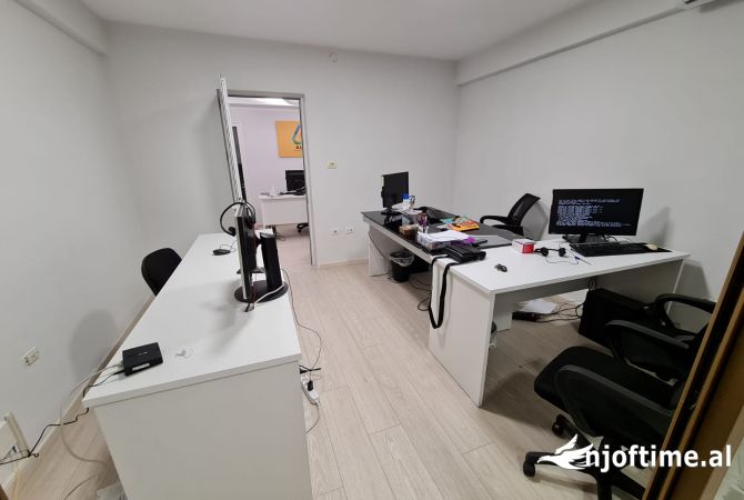 Ambient biznesi me qera 3+1 ne Tirane - 790 Euro