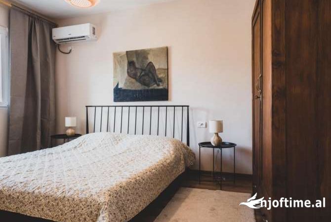 Shtepi ne shitje Apartament ne Tirane, 1+1, Mobilimi E mobiluar, Pagesa 139,800  Euro.