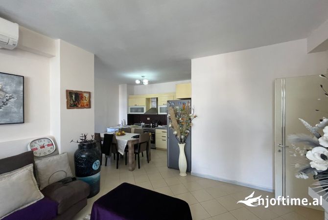 Shtepi ne shitje Apartament ne Tirane, 2+1, Mobilimi E mobiluar, Pagesa 141,000  Euro.