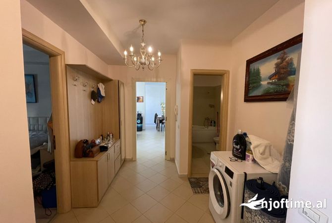 Shtepi ne shitje Apartament ne Tirane, 2+1, Mobilimi E mobiluar, Pagesa 141,000  Euro.