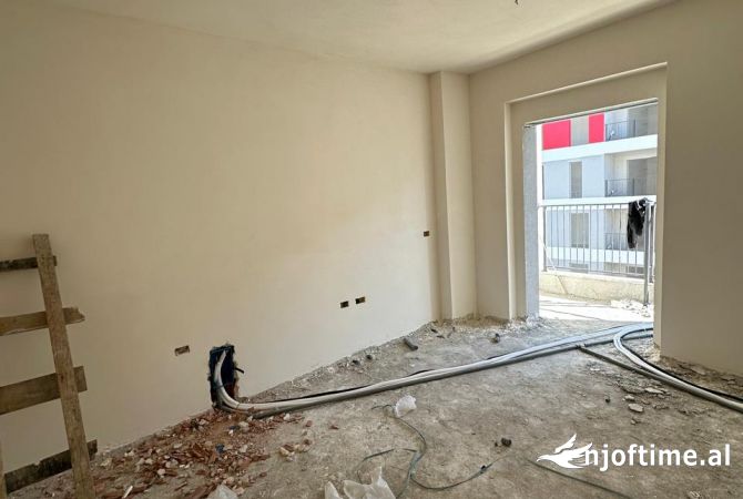 Shtepi ne shitje Apartament ne Tirane, 2+1, Mobilimi Bosh, pa mobiluar, Pagesa 124,500  Euro.