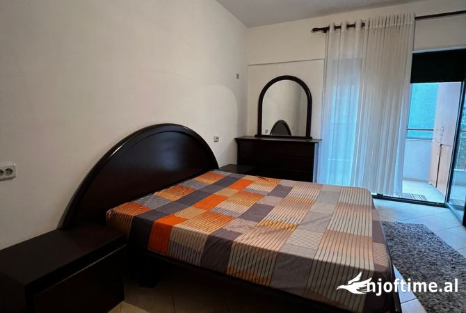 Shtepi ne shitje Apartament ne Tirane, 1+1, Mobilimi E mobiluar, Pagesa 122,000  Euro.